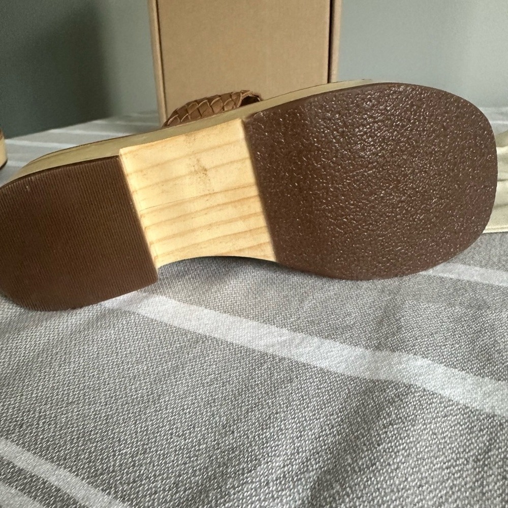 Nisolo Ellie 100% Leather all day woven clog sandal size 5 color almond - Picture 7 of 8